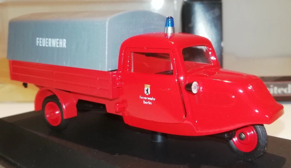 Schuco Tempo Planenwagen Feuerwehr 1960 "150 Jahre Berliner Feuerwehr" Metallmodell in Originalbox (10107)